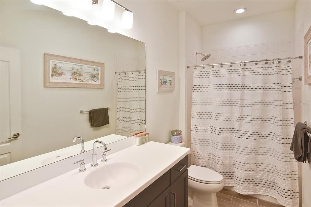 Под контрактом: $475,000 (3 спален, 2 ванн, 1845 Квадратных фут)