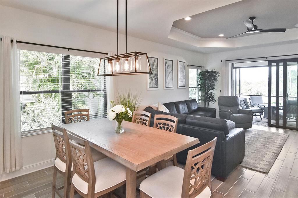 Под контрактом: $475,000 (3 спален, 2 ванн, 1845 Квадратных фут)