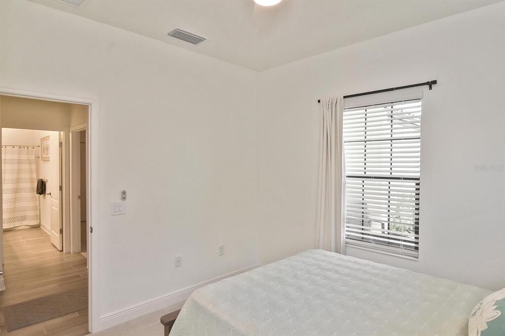 Под контрактом: $475,000 (3 спален, 2 ванн, 1845 Квадратных фут)