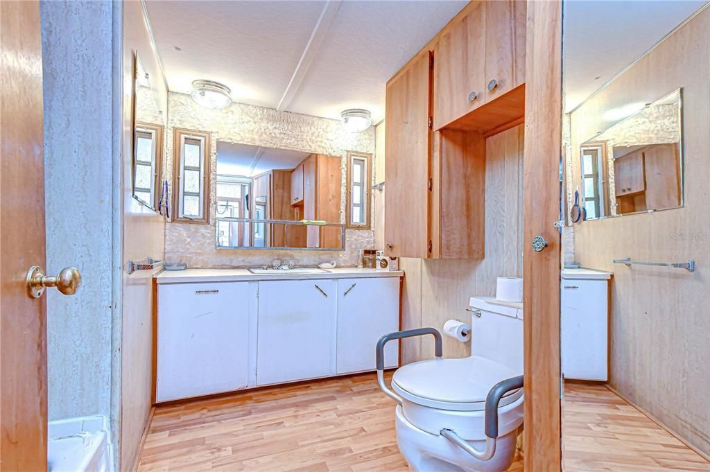 На продажу: $47,500 (2 спален, 1 ванн, 564 Квадратных фут)