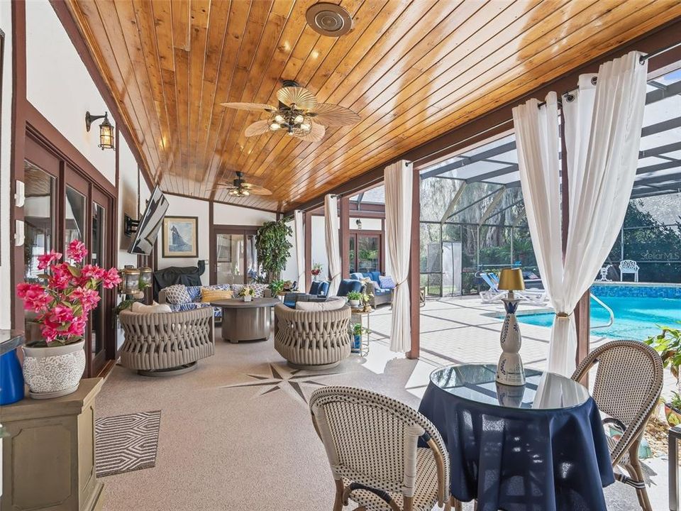 Activo con contrato: $899,900 (4 camas, 3 baños, 4116 Pies cuadrados)