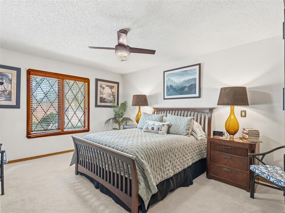 Activo con contrato: $899,900 (4 camas, 3 baños, 4116 Pies cuadrados)