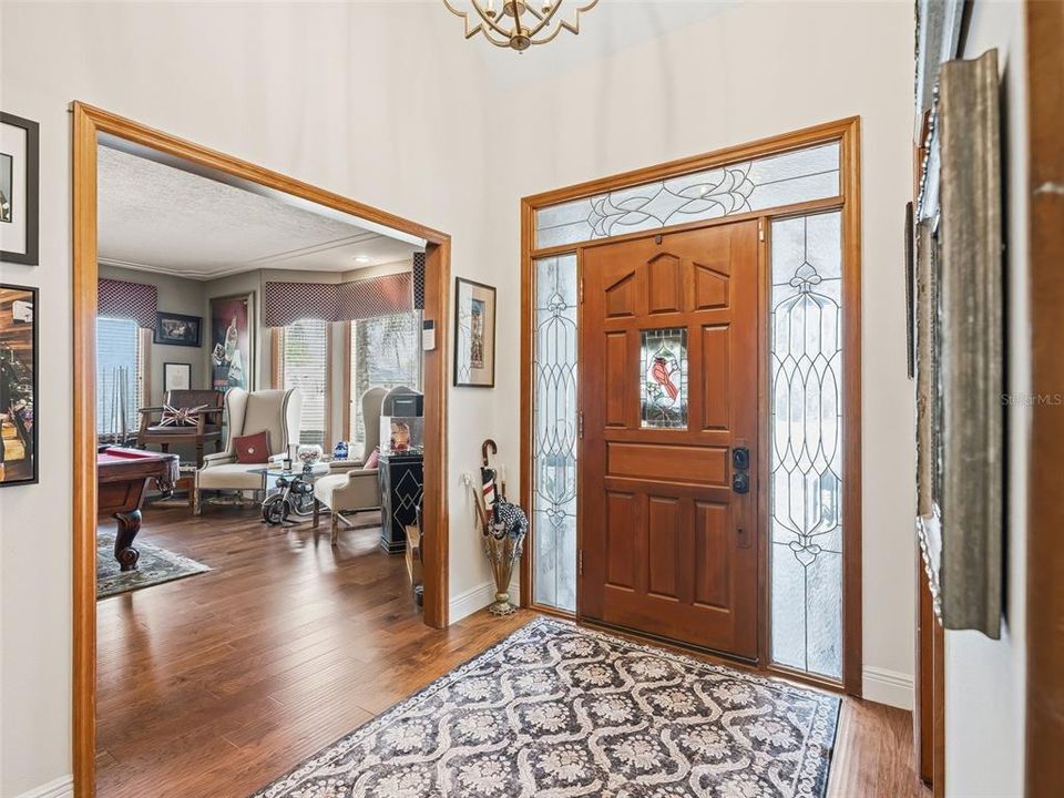 Activo con contrato: $899,900 (4 camas, 3 baños, 4116 Pies cuadrados)
