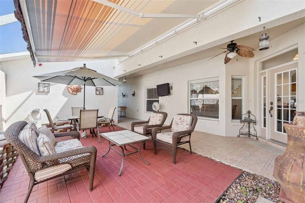 Activo con contrato: $275,000 (3 camas, 3 baños, 1744 Pies cuadrados)