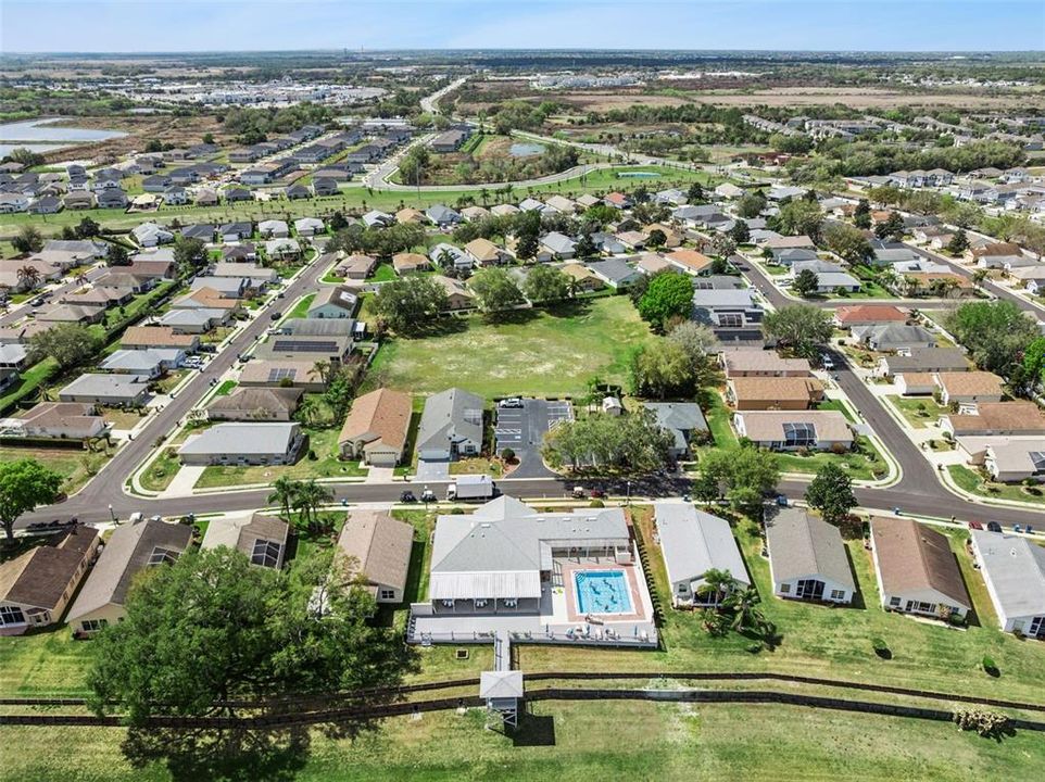 Activo con contrato: $275,000 (3 camas, 3 baños, 1744 Pies cuadrados)
