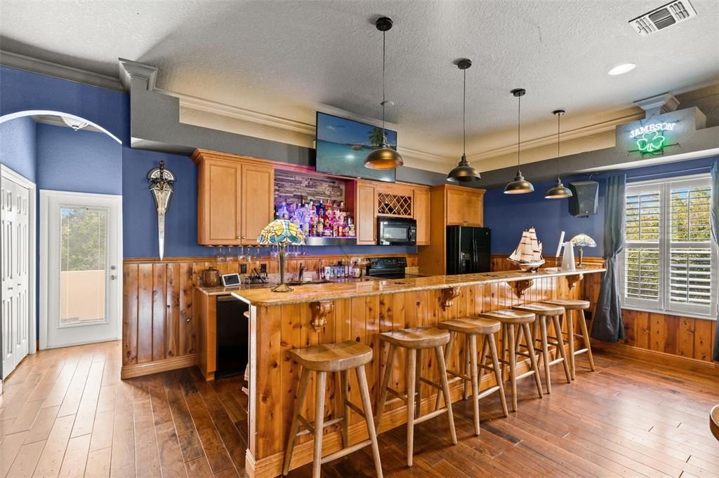 For Sale: $1,000,000 (5 beds, 5 baths, 5536 Square Feet)