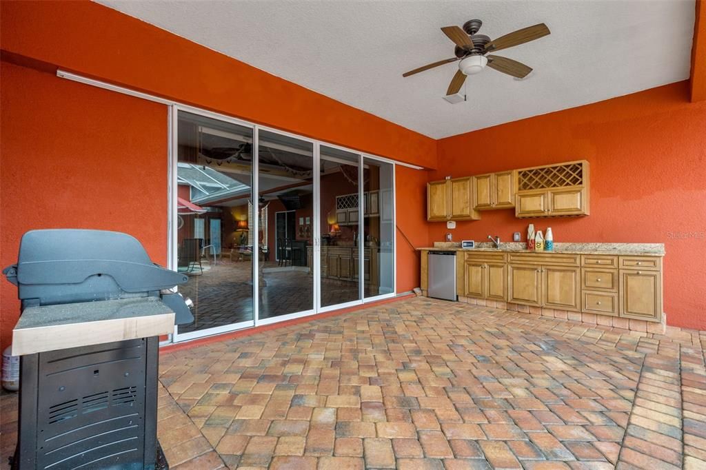 For Sale: $1,000,000 (5 beds, 5 baths, 5536 Square Feet)