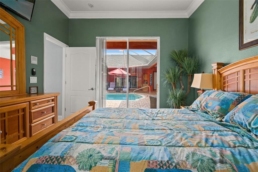 For Sale: $1,000,000 (5 beds, 5 baths, 5536 Square Feet)