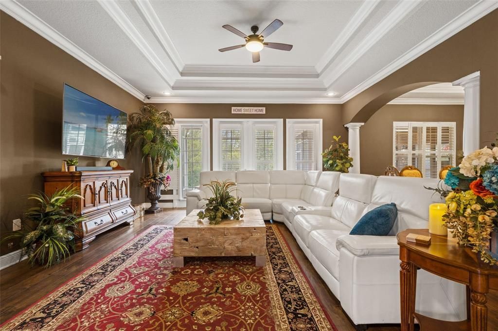 For Sale: $1,000,000 (5 beds, 5 baths, 5536 Square Feet)