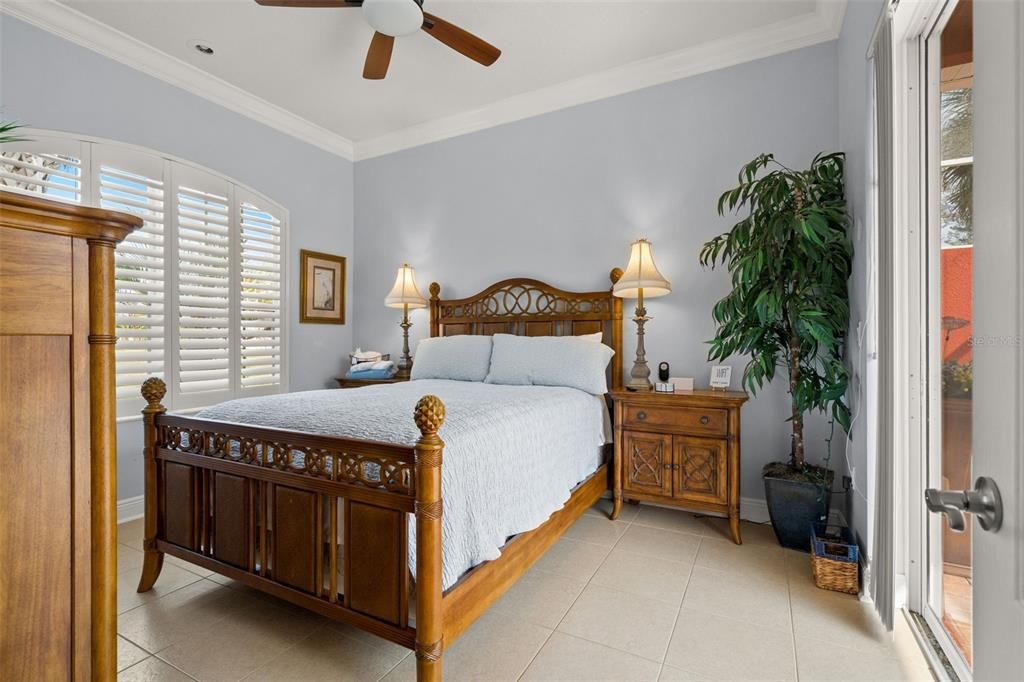 For Sale: $1,000,000 (5 beds, 5 baths, 5536 Square Feet)