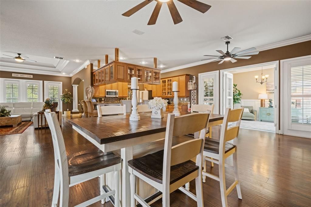 For Sale: $1,000,000 (5 beds, 5 baths, 5536 Square Feet)