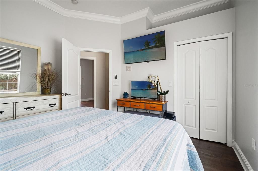For Sale: $1,000,000 (5 beds, 5 baths, 5536 Square Feet)