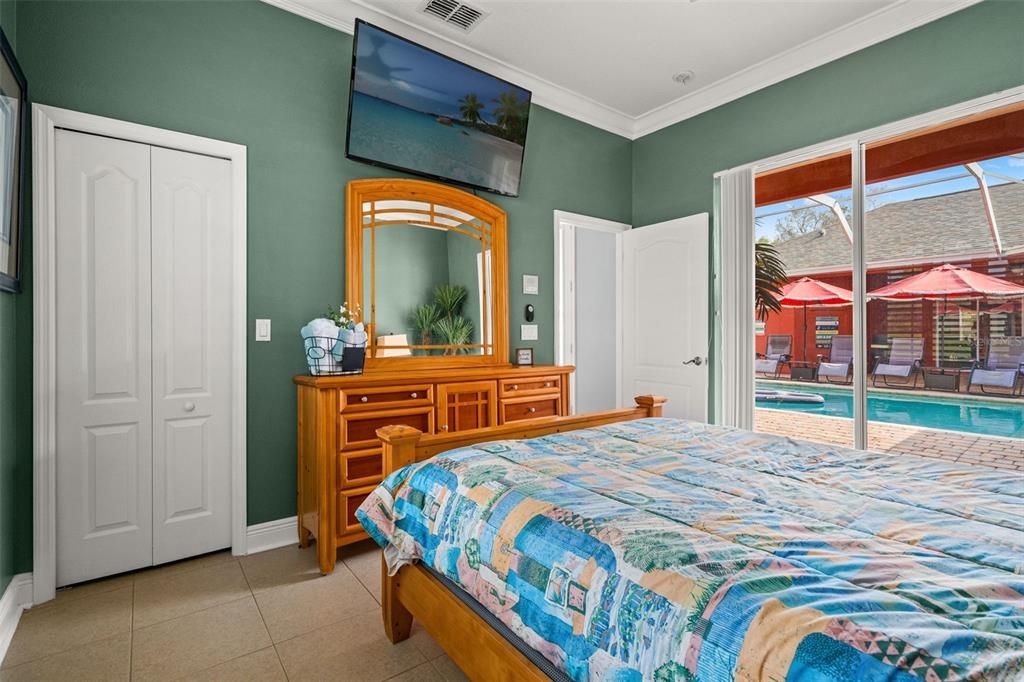 For Sale: $1,000,000 (5 beds, 5 baths, 5536 Square Feet)