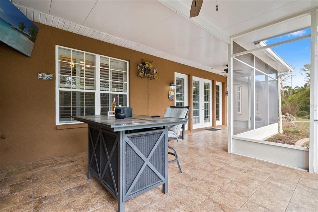 For Sale: $1,000,000 (5 beds, 5 baths, 5536 Square Feet)