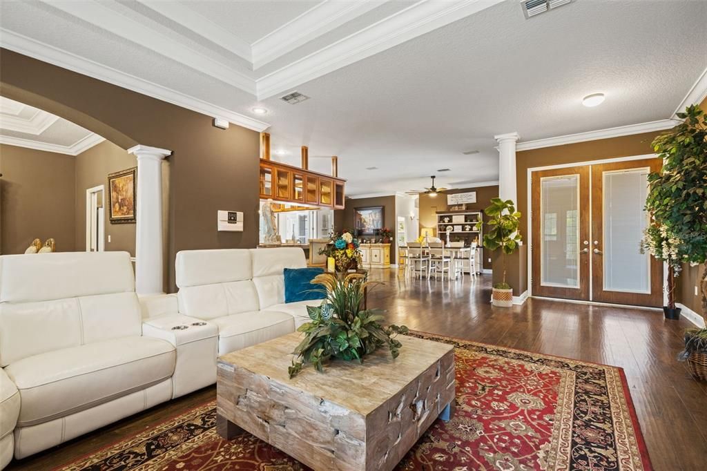 For Sale: $1,000,000 (5 beds, 5 baths, 5536 Square Feet)