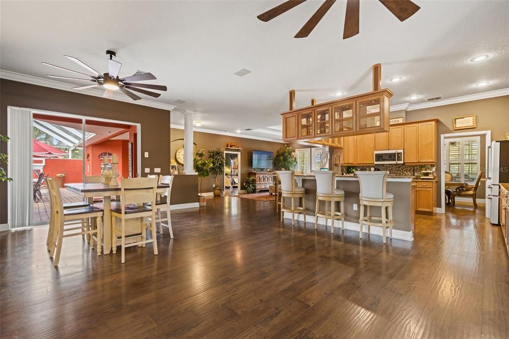 For Sale: $1,000,000 (5 beds, 5 baths, 5536 Square Feet)