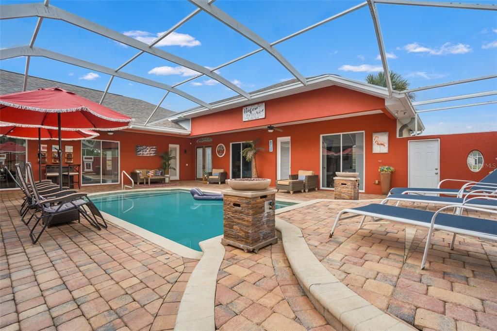 For Sale: $1,000,000 (5 beds, 5 baths, 5536 Square Feet)