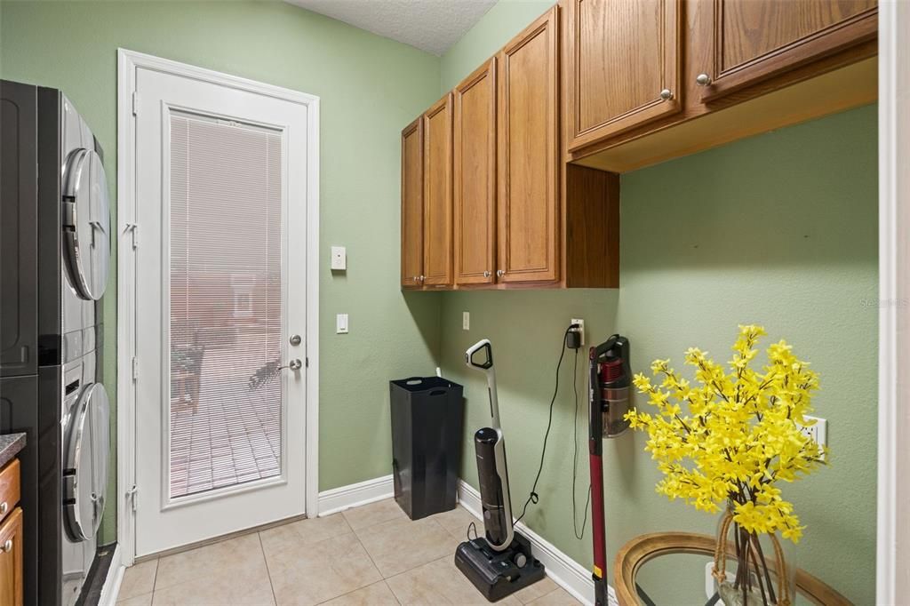 For Sale: $1,000,000 (5 beds, 5 baths, 5536 Square Feet)