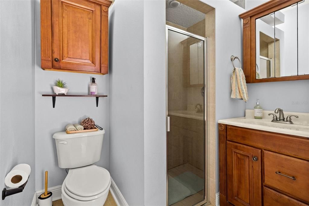For Sale: $1,000,000 (5 beds, 5 baths, 5536 Square Feet)