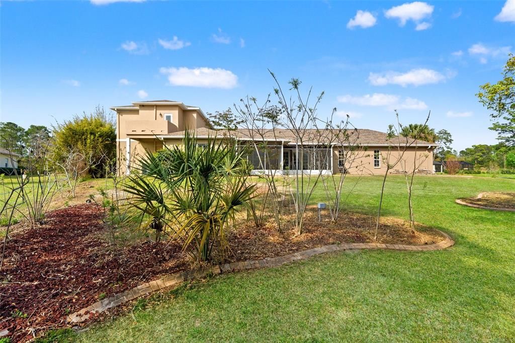 For Sale: $1,000,000 (5 beds, 5 baths, 5536 Square Feet)