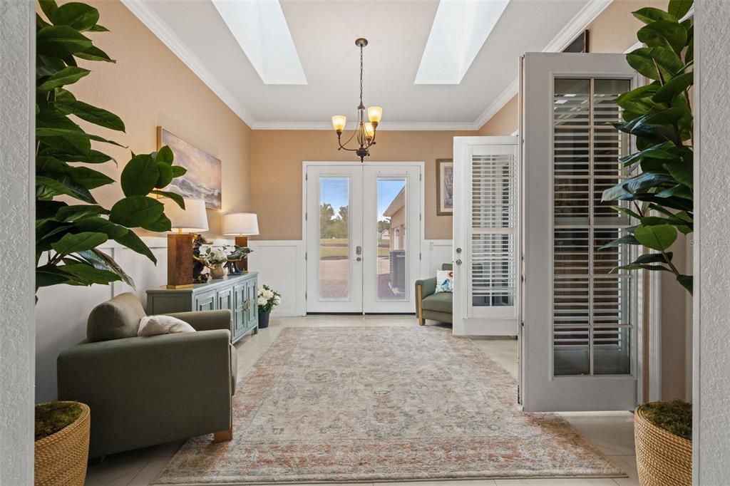 For Sale: $1,000,000 (5 beds, 5 baths, 5536 Square Feet)
