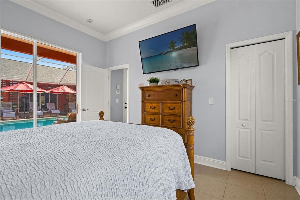For Sale: $1,000,000 (5 beds, 5 baths, 5536 Square Feet)