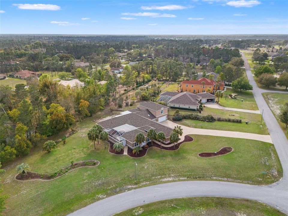 For Sale: $1,000,000 (5 beds, 5 baths, 5536 Square Feet)