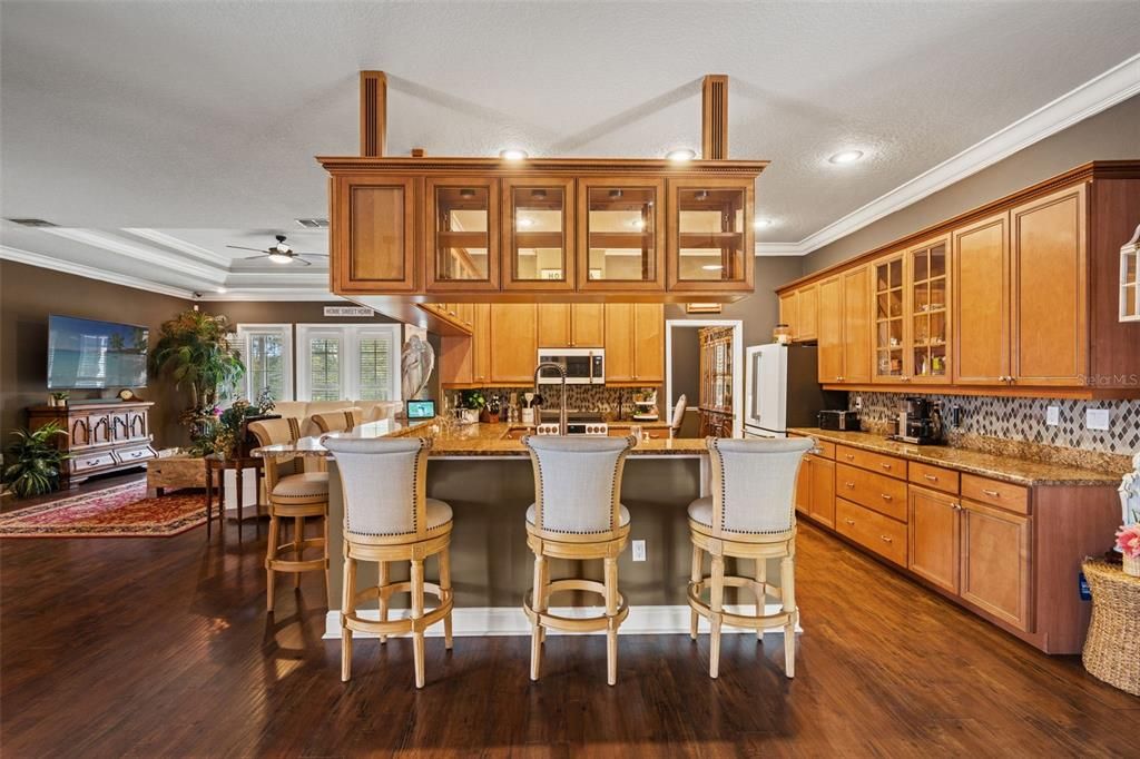 For Sale: $1,000,000 (5 beds, 5 baths, 5536 Square Feet)