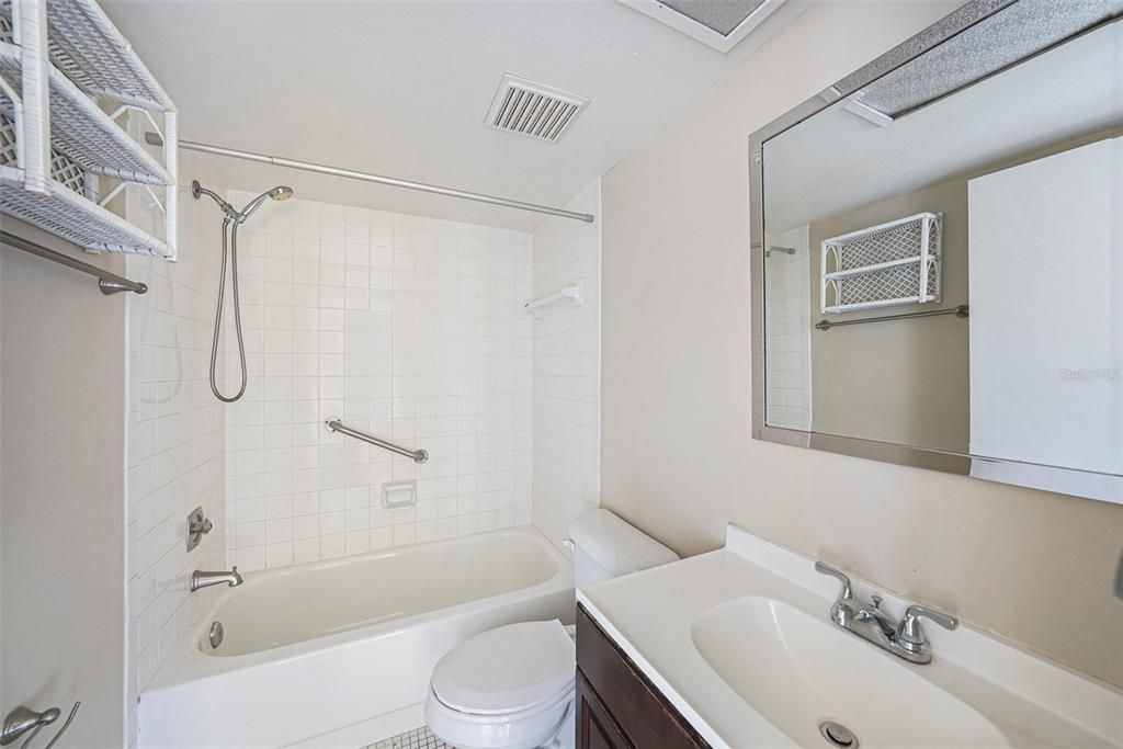 Activo con contrato: $163,000 (2 camas, 2 baños, 1094 Pies cuadrados)