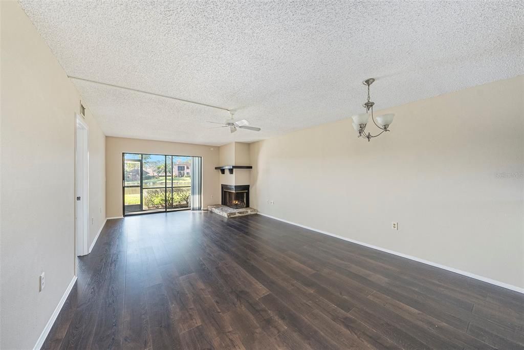 Activo con contrato: $163,000 (2 camas, 2 baños, 1094 Pies cuadrados)