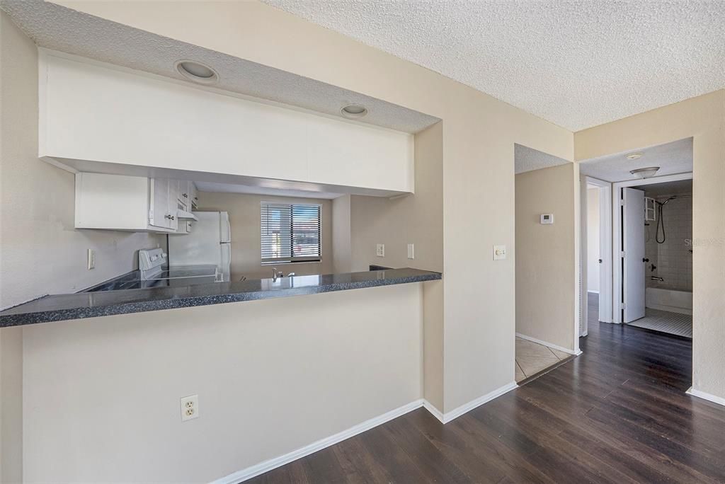 Activo con contrato: $163,000 (2 camas, 2 baños, 1094 Pies cuadrados)