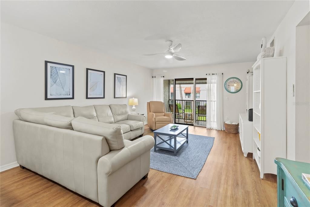 For Sale: $509,500 (2 beds, 2 baths, 1080 Square Feet)