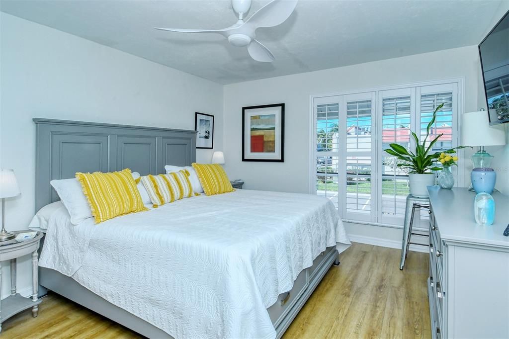 For Sale: $509,500 (2 beds, 2 baths, 1080 Square Feet)