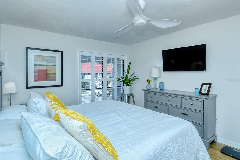 For Sale: $509,500 (2 beds, 2 baths, 1080 Square Feet)
