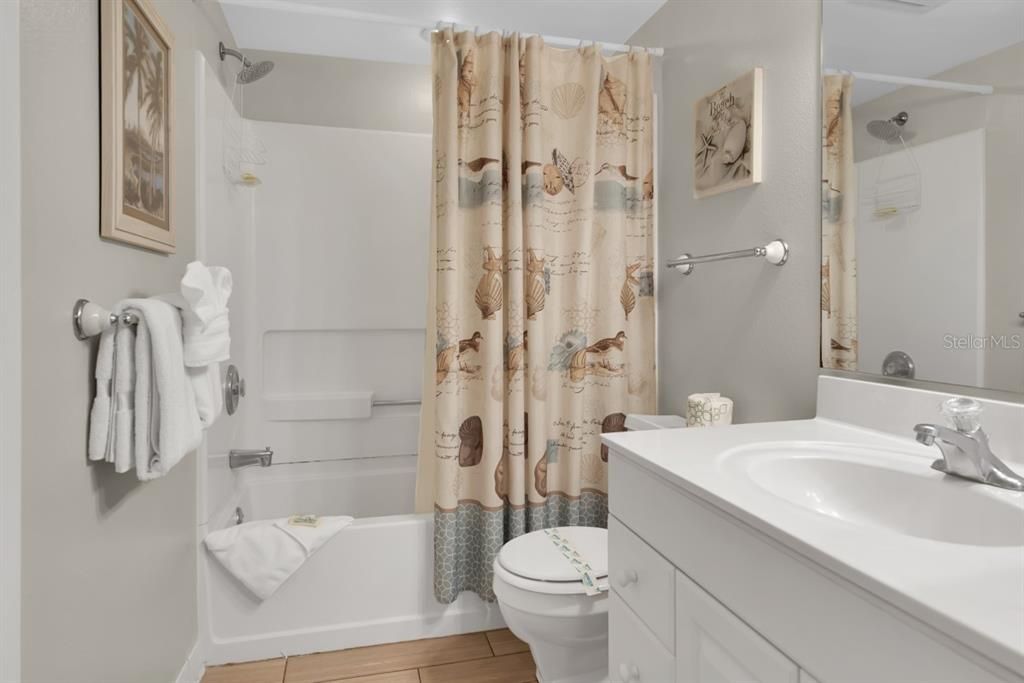 For Sale: $1,250,000 (2 beds, 2 baths, 1180 Square Feet)