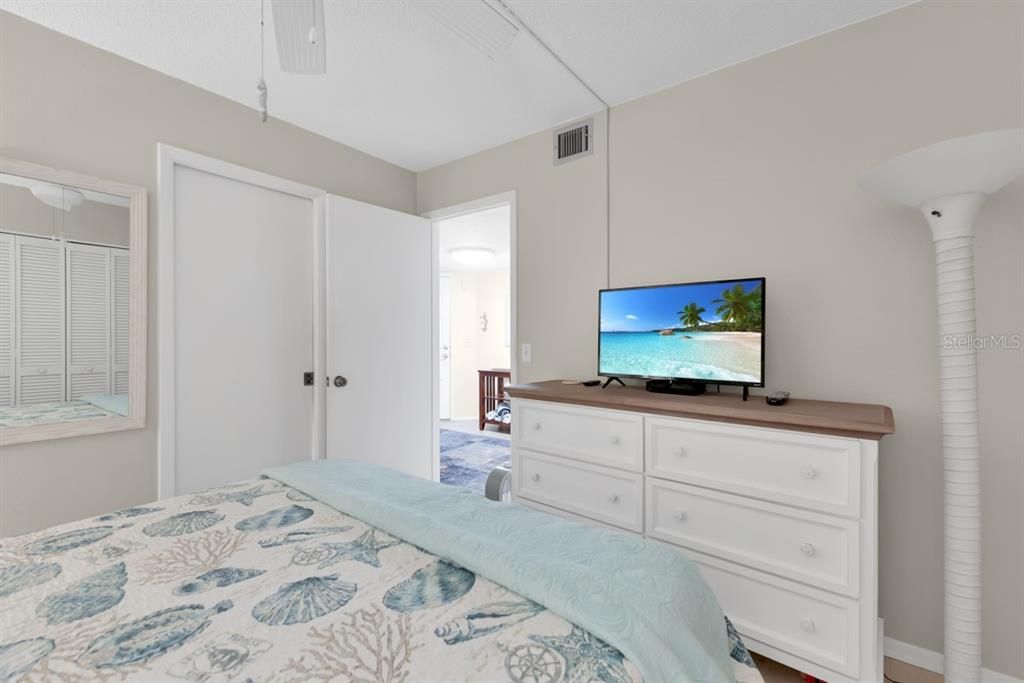 For Sale: $1,250,000 (2 beds, 2 baths, 1180 Square Feet)