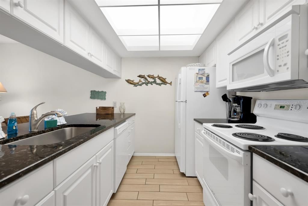 For Sale: $1,250,000 (2 beds, 2 baths, 1180 Square Feet)