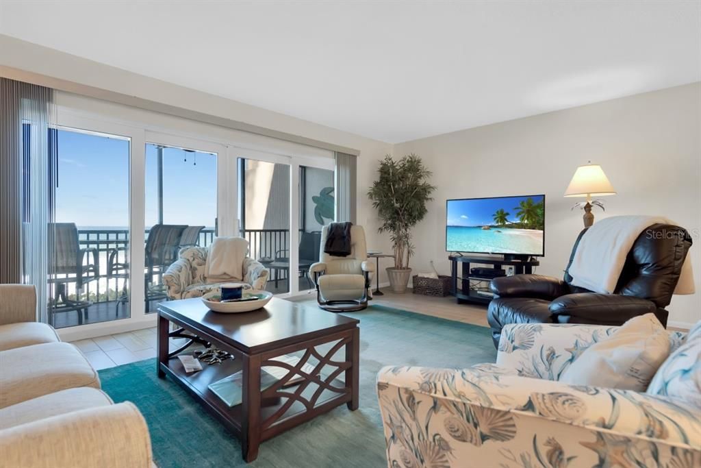 For Sale: $1,250,000 (2 beds, 2 baths, 1180 Square Feet)