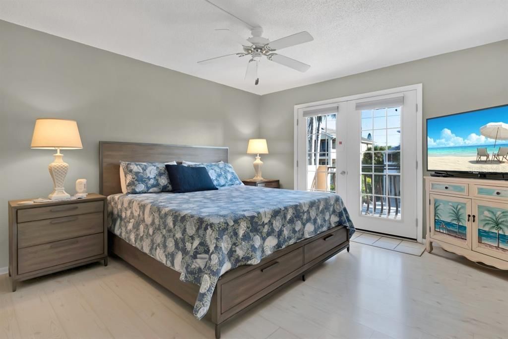 For Sale: $1,250,000 (2 beds, 2 baths, 1180 Square Feet)