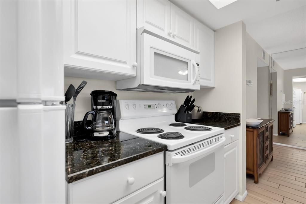 For Sale: $1,250,000 (2 beds, 2 baths, 1180 Square Feet)