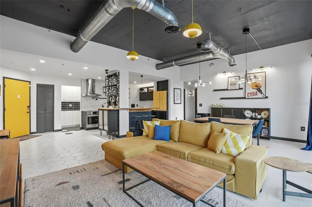Active With Contract: $269,900 (3 beds, 2 baths, 1525 Square Feet)