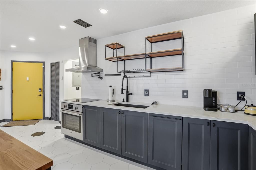 Active With Contract: $269,900 (3 beds, 2 baths, 1525 Square Feet)