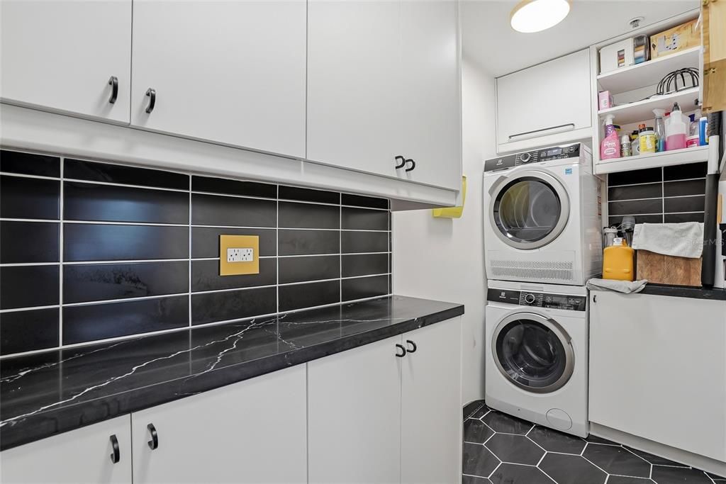 Active With Contract: $269,900 (3 beds, 2 baths, 1525 Square Feet)