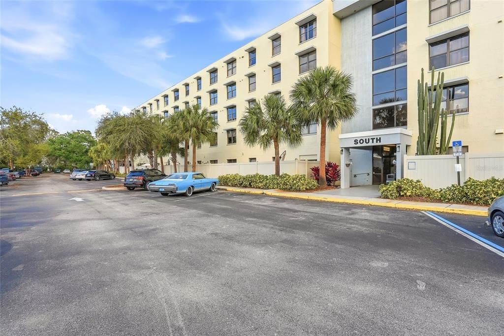Active With Contract: $269,900 (3 beds, 2 baths, 1525 Square Feet)