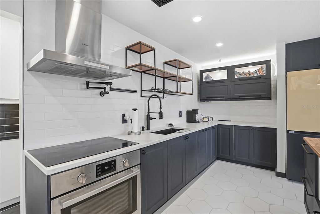 Active With Contract: $269,900 (3 beds, 2 baths, 1525 Square Feet)