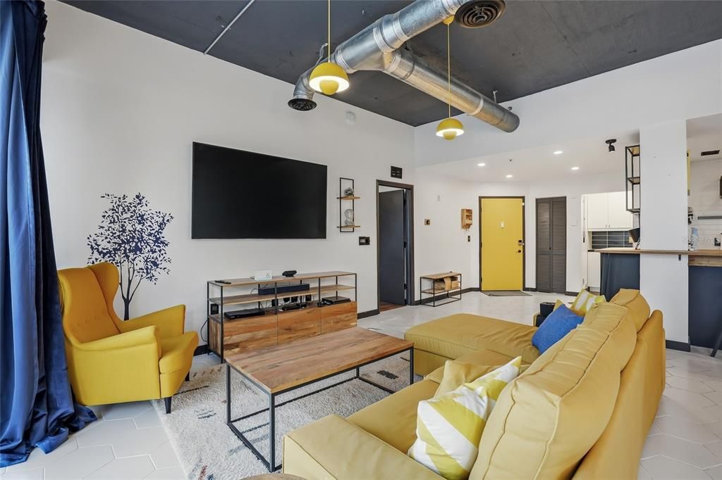 Active With Contract: $269,900 (3 beds, 2 baths, 1525 Square Feet)