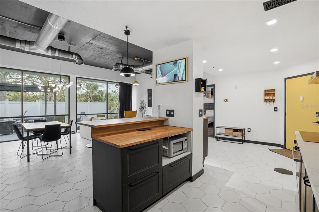 Active With Contract: $269,900 (3 beds, 2 baths, 1525 Square Feet)