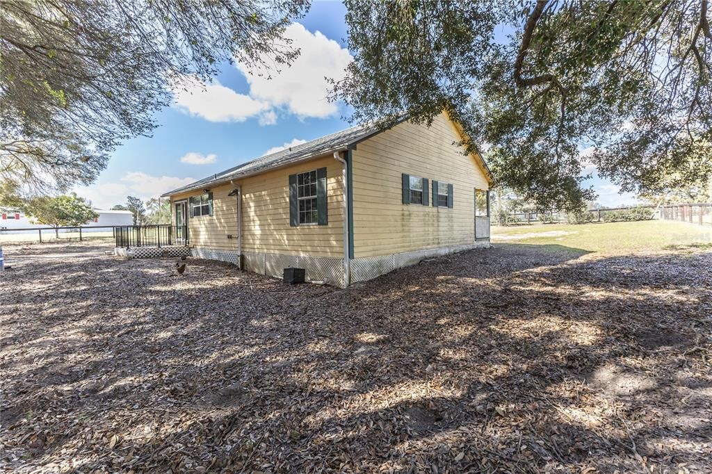 Active With Contract: $230,000 (3 beds, 2 baths, 1144 Square Feet)