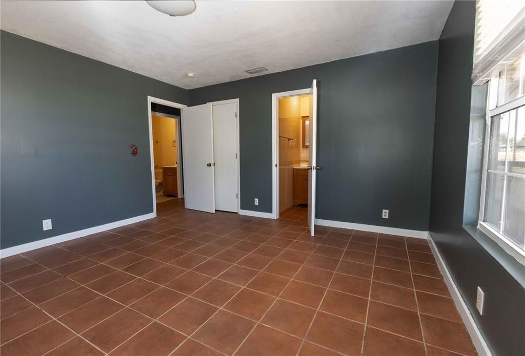 Active With Contract: $230,000 (3 beds, 2 baths, 1144 Square Feet)