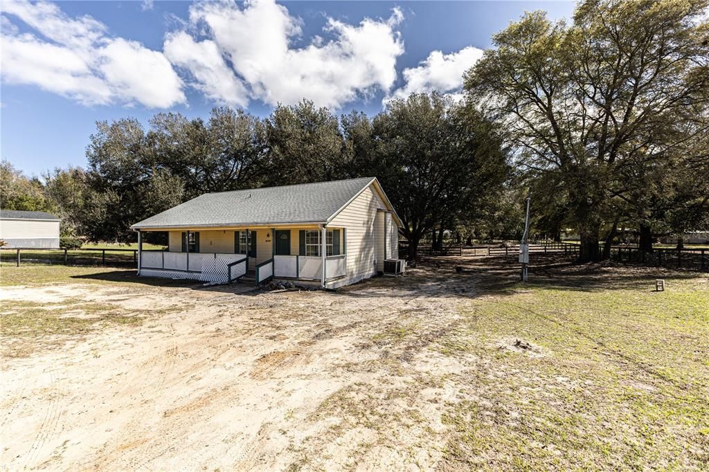 Active With Contract: $230,000 (3 beds, 2 baths, 1144 Square Feet)